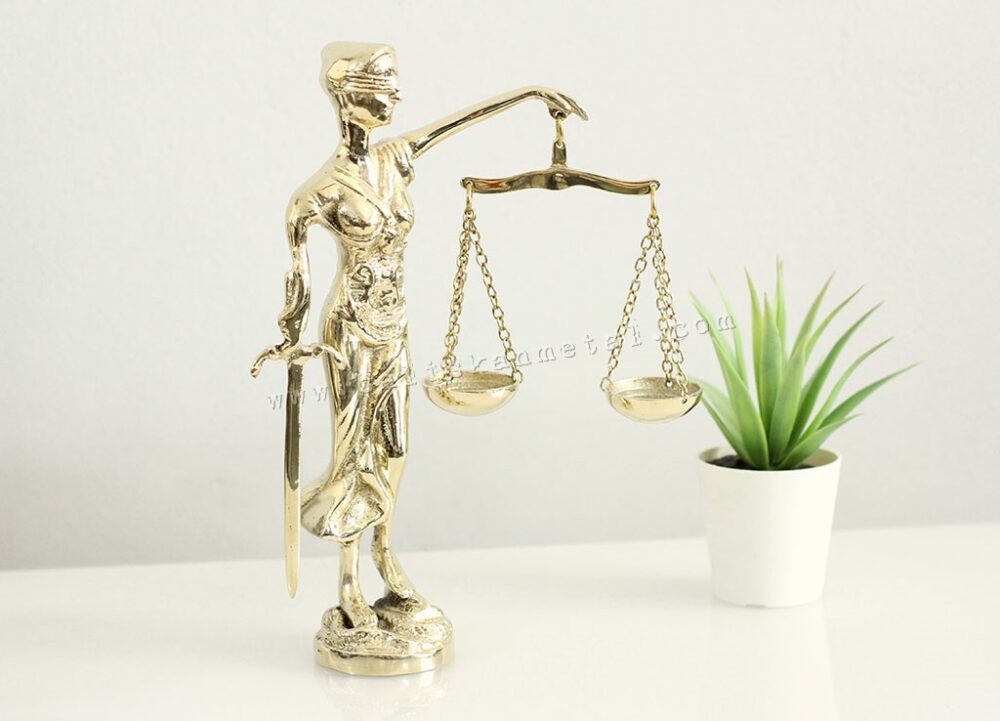 Pirinç malzeme Adalet Terazisi (Themis) Figürü
