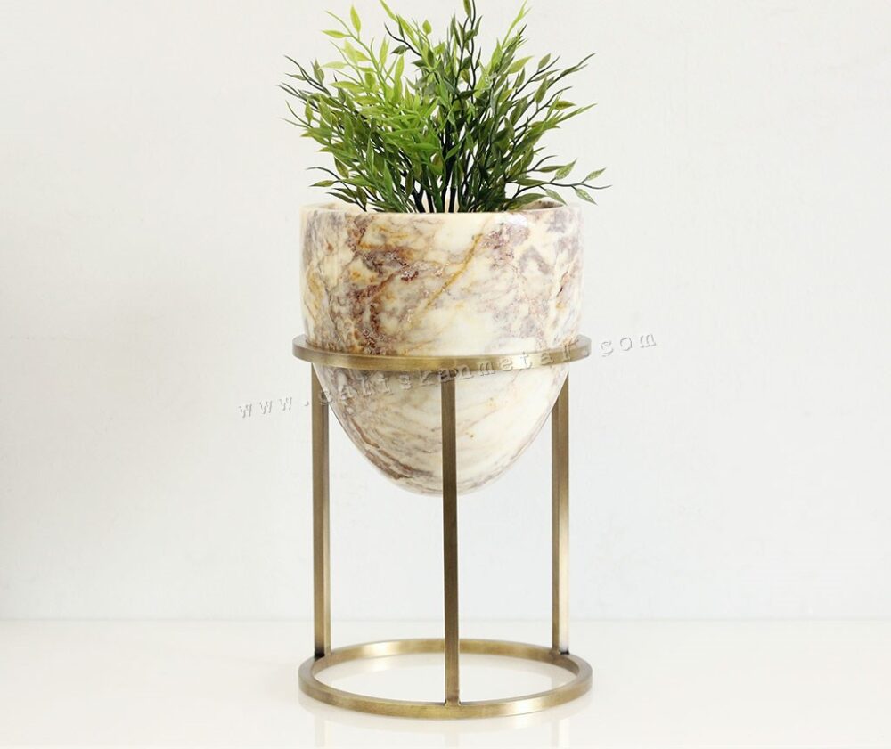 Modern tasarımlı, metal ayaklı, mermer saksılık